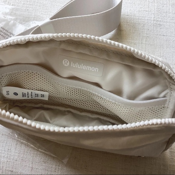 NWT Lululemon Everywhere Belt Bag White Opal - Picture 8 of 8